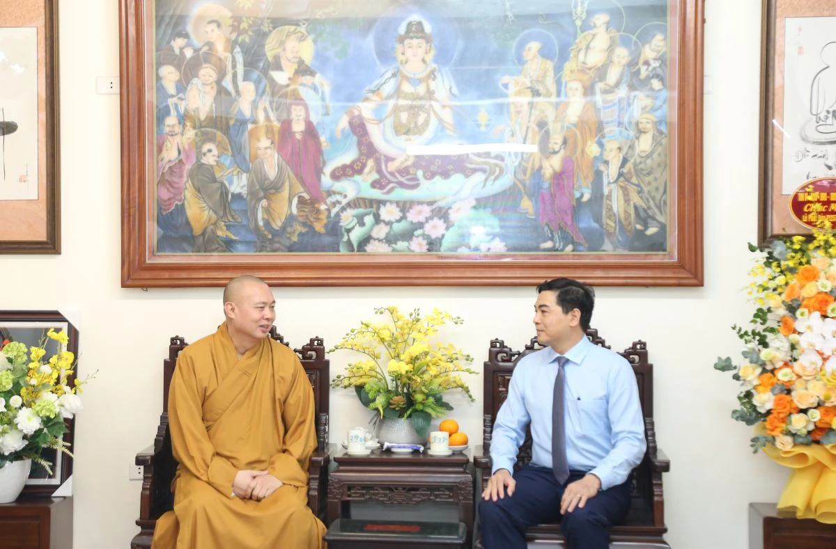 Chủ tịch UBND tỉnh Nguyễn Hoài Anh thăm, chúc mừng Ban Trị sự Giáo hội Phật giáo tỉnh và các chức sắc, tăng ni, phật tử