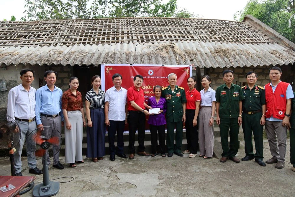 Khởi công xây dựng nhà Chữ thập đỏ cho hộ có hoàn cảnh khó khăn