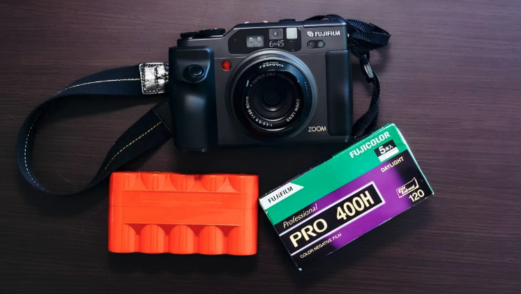 Máy ảnh Fujifilm màu Film đẹp như mơ – Nhưng dân chuyên vẫn chọn máy ảnh Sony để kiếm tiền?