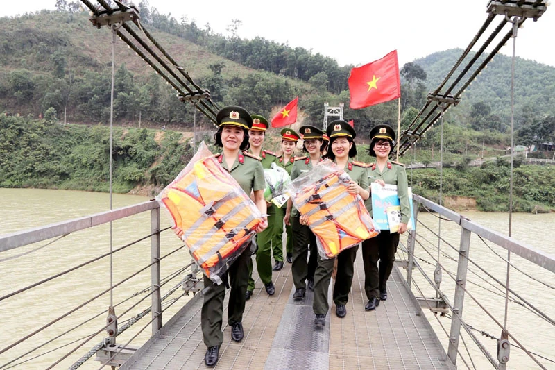 Phụ nữ làm du lịch cộng đồng
