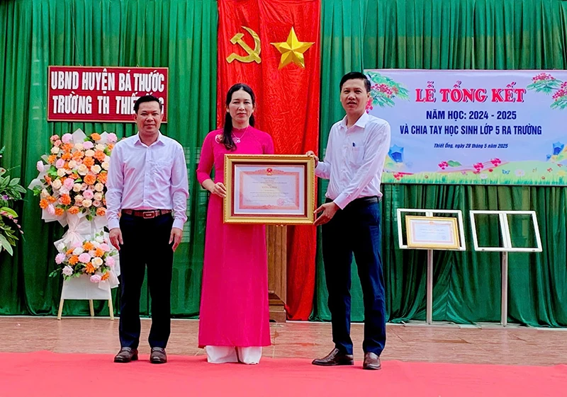 Người giáo viên vùng cao tận hiến cho nghề