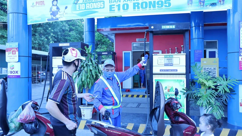 “Phủ sóng” xăng E10: Từ lộ trình chuyển đổi đến sự an tâm của người sử dụng