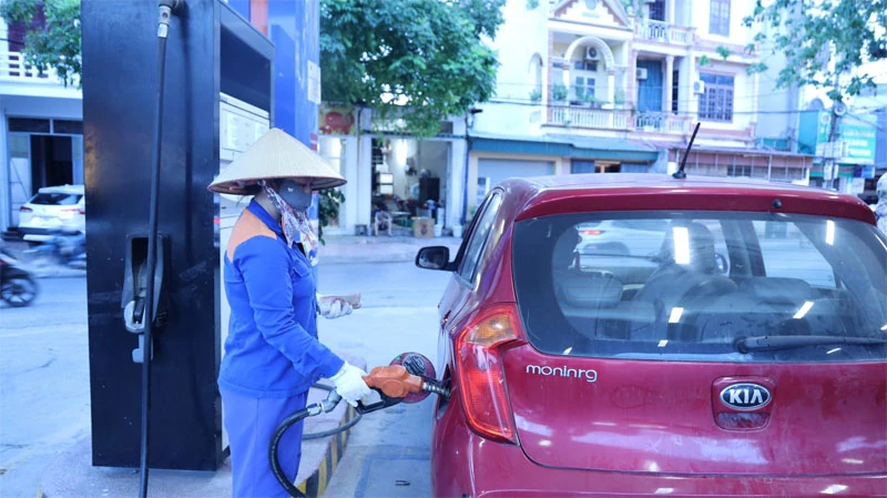 “Phủ sóng” xăng E10: Từ lộ trình chuyển đổi đến sự an tâm của người sử dụng