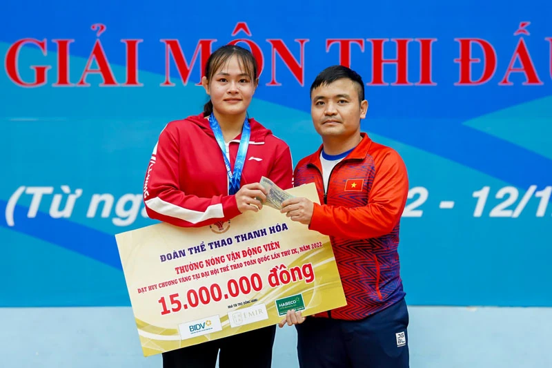 Nước mắt và những tấm huy chương của nữ đô vật xứ Thanh