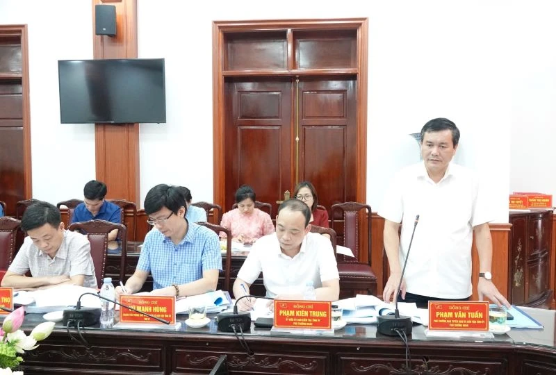 Đoàn kiểm tra của Ban Thường vụ Tỉnh ủy làm việc với 5 xã