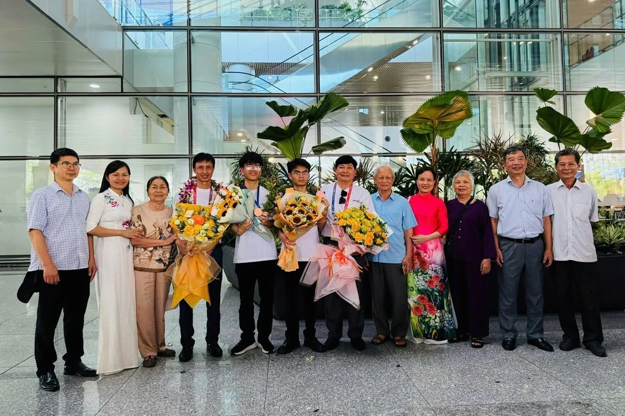 Lấp lánh những tấm huy chương quốc tế