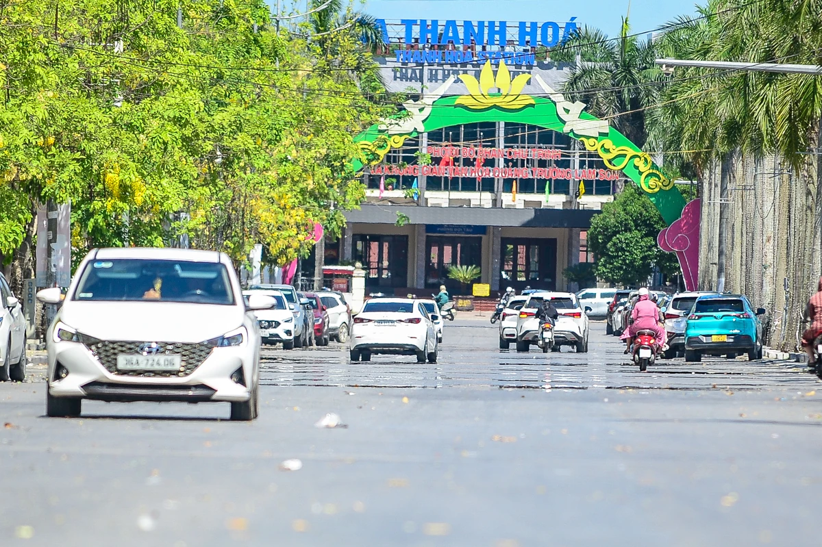 Nhọc nhằn mưu sinh dưới nắng nóng gay gắt