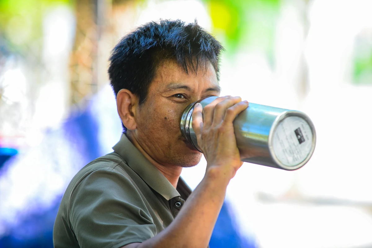 Nhọc nhằn mưu sinh dưới nắng nóng gay gắt