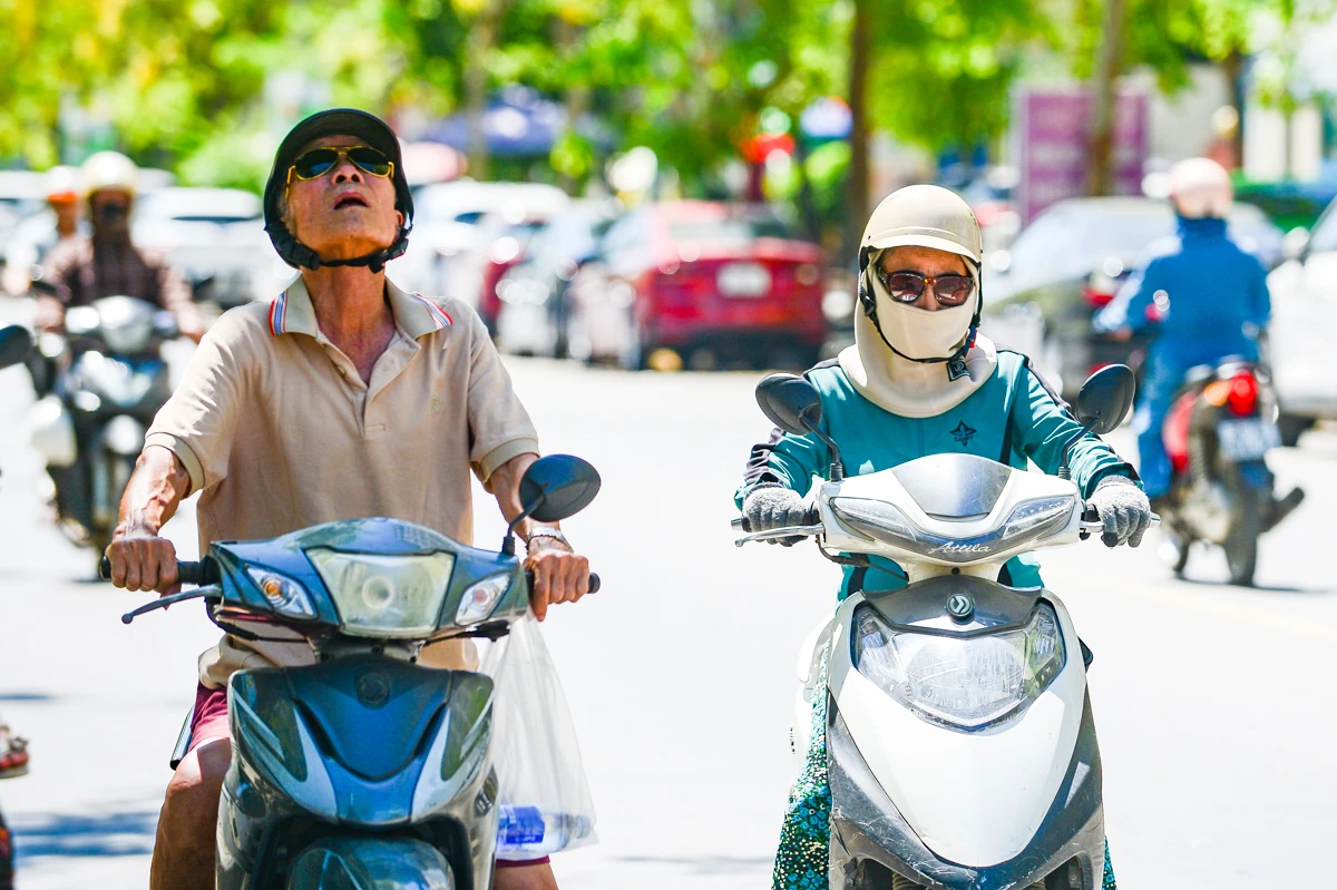 Nhọc nhằn mưu sinh dưới nắng nóng gay gắt