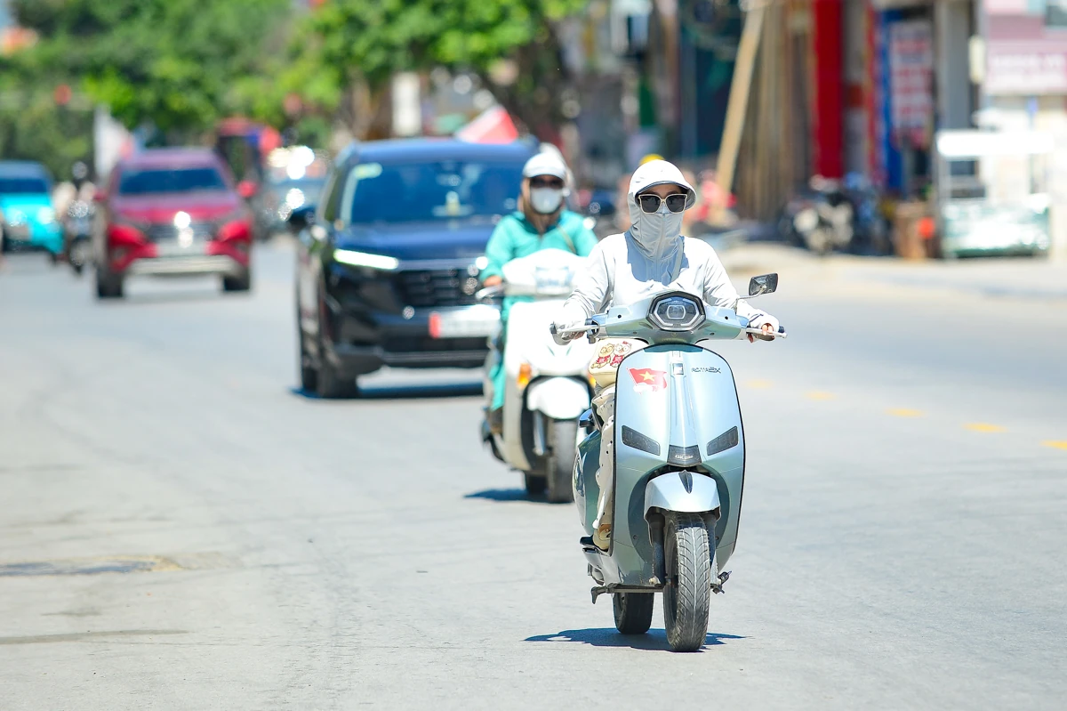 Nhọc nhằn mưu sinh dưới nắng nóng gay gắt