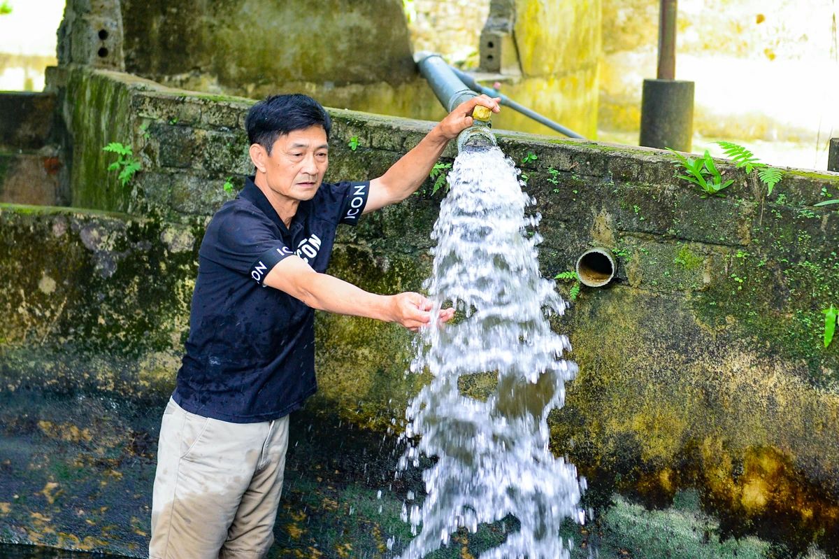 Người đàn ông chi tiền tỷ dẫn nước từ đỉnh Pù Rinh nuôi cá tầm