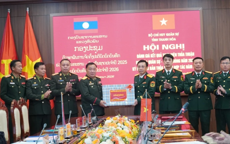 Bộ Chỉ huy Quân sự hai tỉnh Thanh Hóa - Hủa Phăn ký kết thoả thuận hợp tác năm 2026