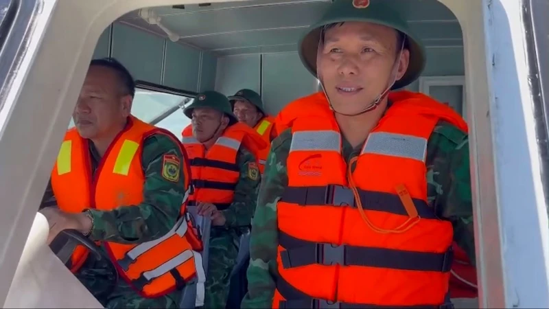 Lực lượng Biên phòng kịp thời cứu hộ ngư dân bị tai nạn lao động trên biển