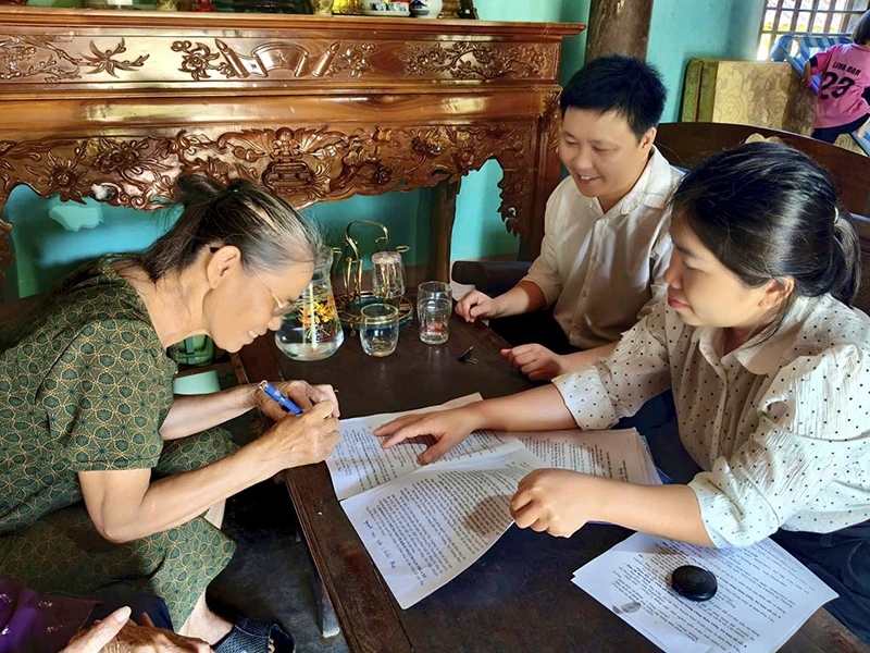 Thượng Ninh: Đưa dịch vụ công đến tận nhà hỗ trợ phục vụ người già, người yếu thế