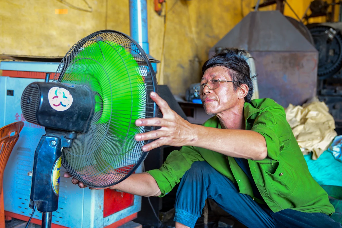 Mưu sinh giữa “hai chảo lửa”