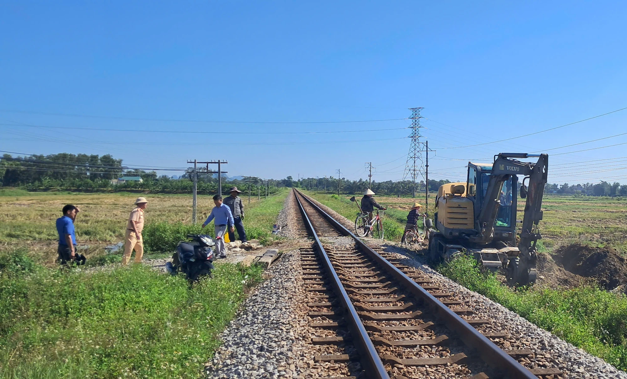 Xóa 2 lối đi dân sinh tự mở có nguy cơ cao mất an toàn đường sắt