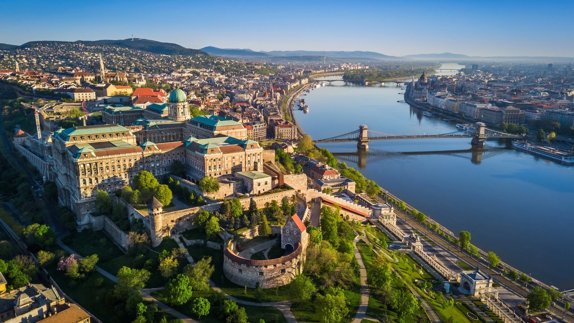 Phép thử đầu tiên với nỗ lực “xoay trục châu Âu” của Thủ tướng Hungary Magyar