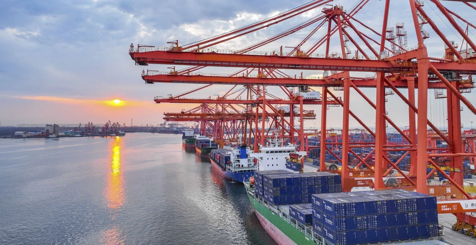 OECD hạ dự báo tăng trưởng toàn cầu, cảnh báo cú sốc năng lượng từ Trung Đông