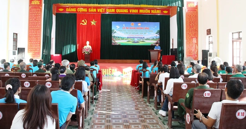 Ra quân hưởng ứng phong trào toàn dân chung tay bảo vệ môi trường
