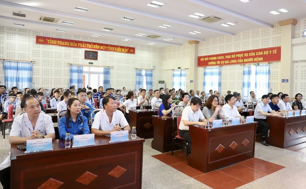 Hơn 1.000 người dân Thanh Hóa được khám sàng lọc