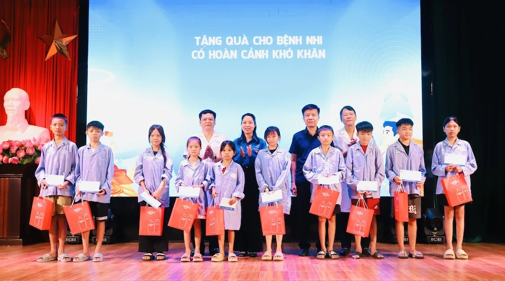 Hơn 1.000 người dân Thanh Hóa được khám sàng lọc