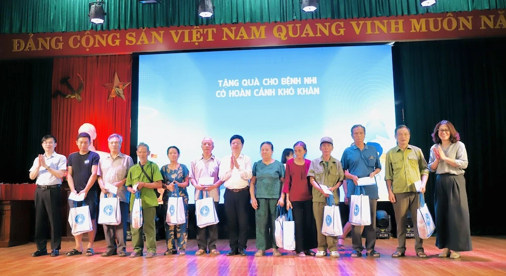 Hơn 1.000 người dân Thanh Hóa được khám sàng lọc