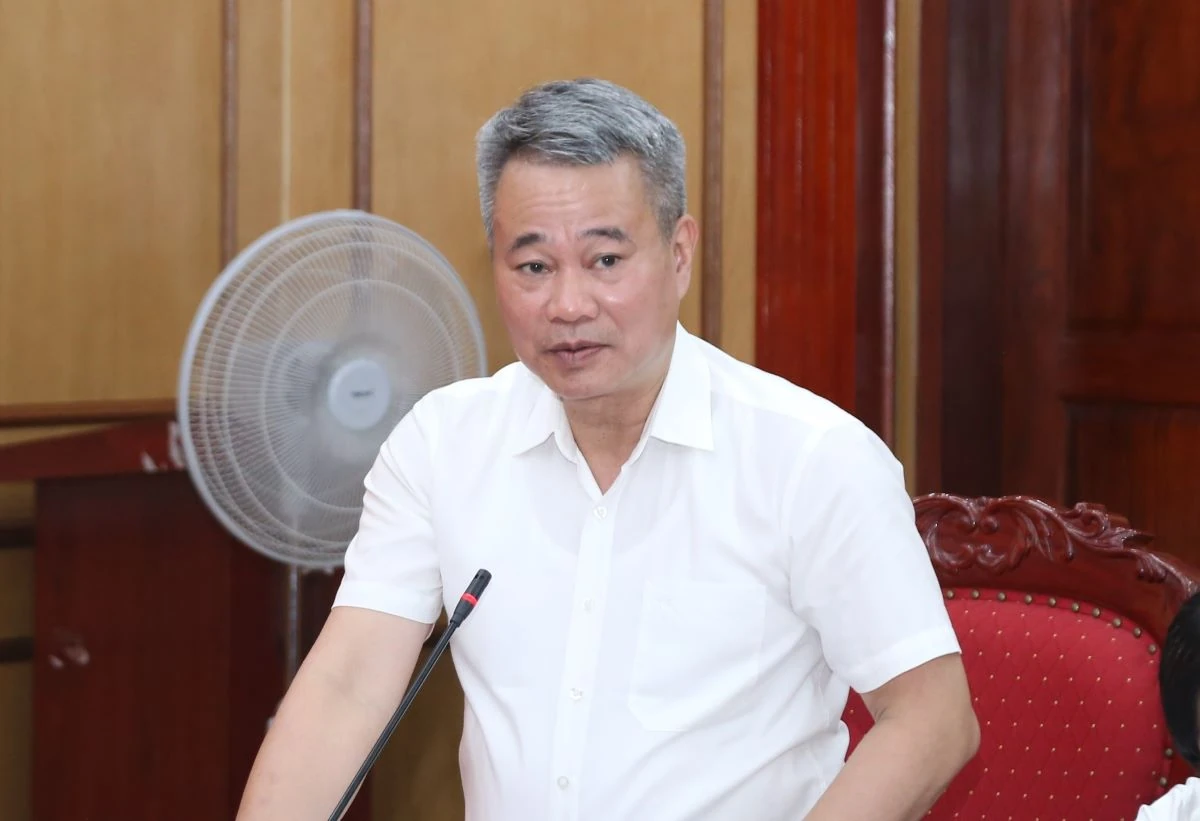 Chủ tịch UBND tỉnh Nguyễn Hoài Anh kiểm tra việc thực hiện chính quyền địa phương 2 cấp tại các xã, phường