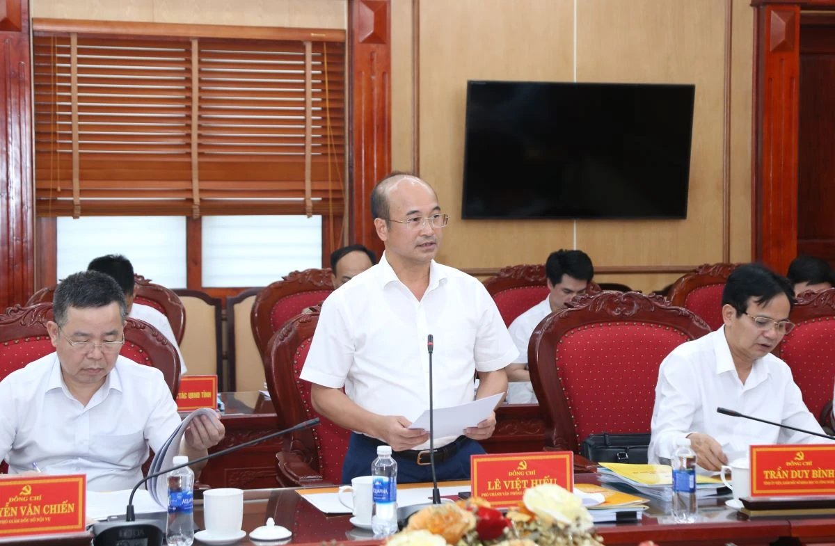 Chủ tịch UBND tỉnh Nguyễn Hoài Anh kiểm tra việc thực hiện chính quyền địa phương 2 cấp tại các xã, phường
