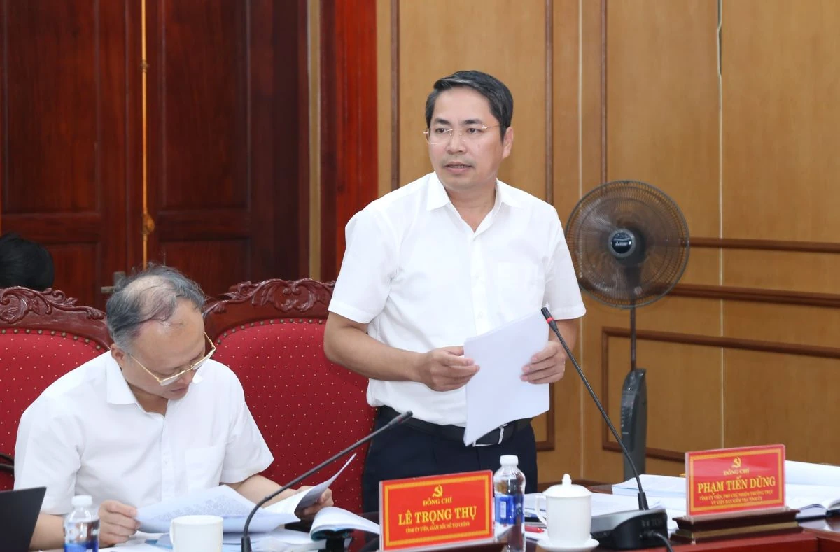 Chủ tịch UBND tỉnh Nguyễn Hoài Anh kiểm tra việc thực hiện chính quyền địa phương 2 cấp tại các xã, phường