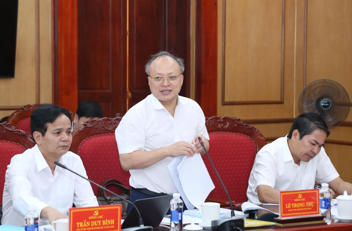 Chủ tịch UBND tỉnh Nguyễn Hoài Anh kiểm tra việc thực hiện chính quyền địa phương 2 cấp tại các xã, phường