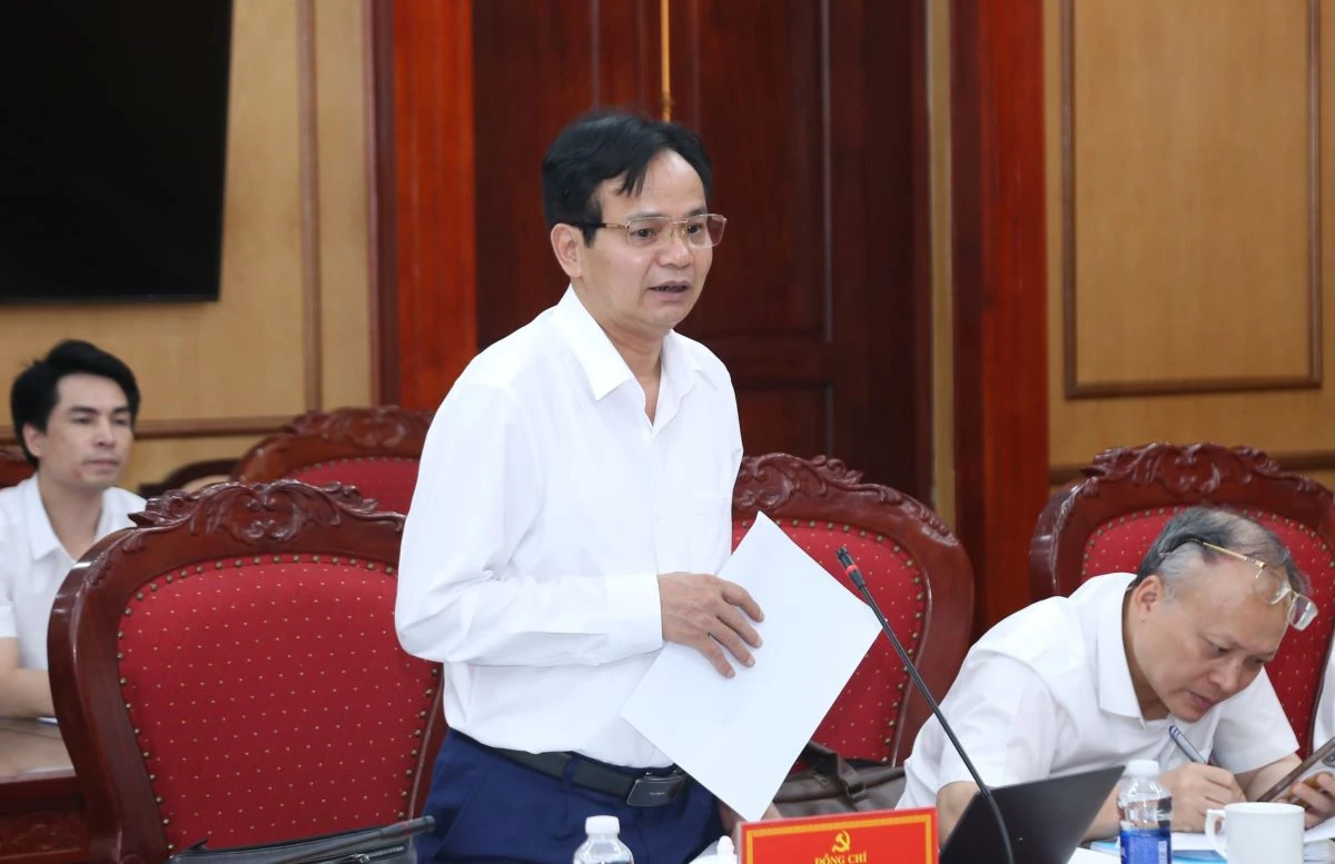 Chủ tịch UBND tỉnh Nguyễn Hoài Anh kiểm tra việc thực hiện chính quyền địa phương 2 cấp tại các xã, phường