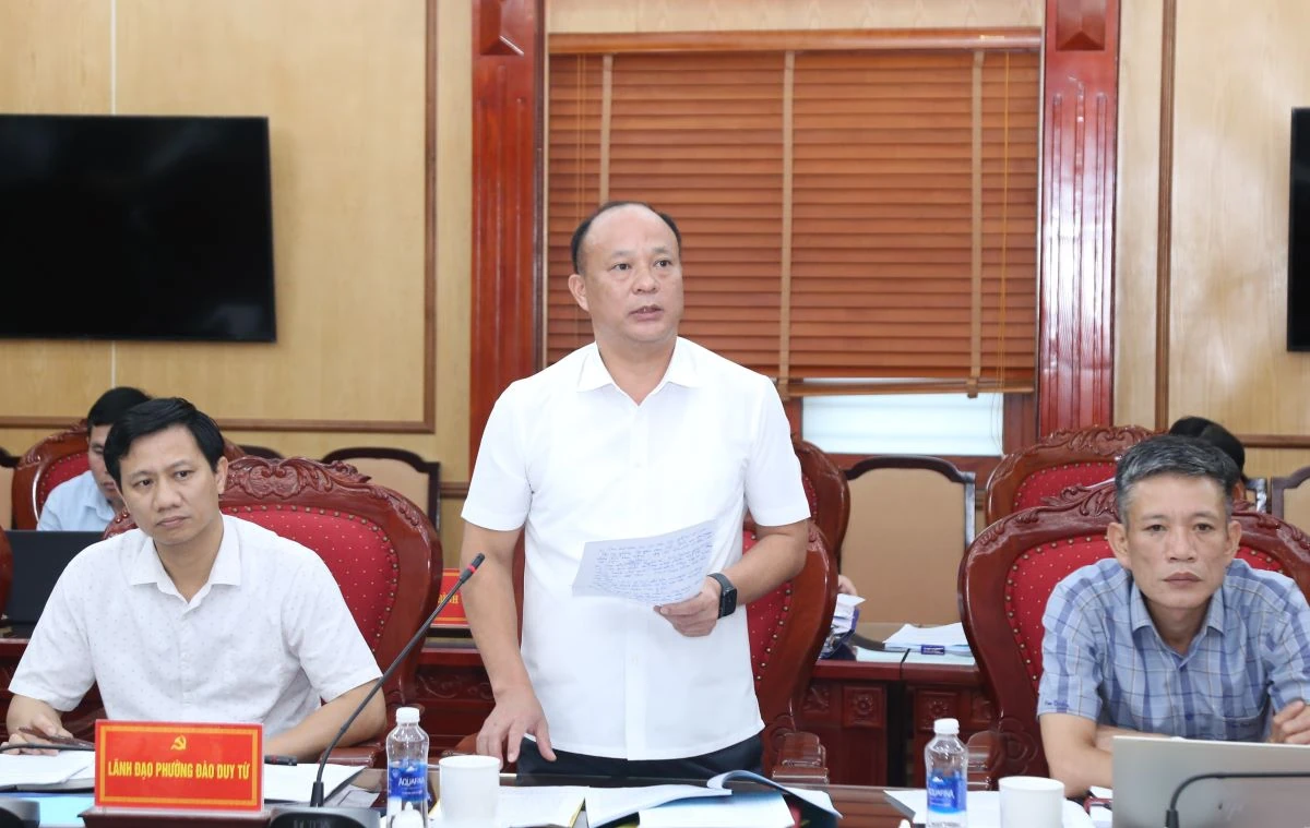 Chủ tịch UBND tỉnh Nguyễn Hoài Anh kiểm tra việc thực hiện chính quyền địa phương 2 cấp tại các xã, phường
