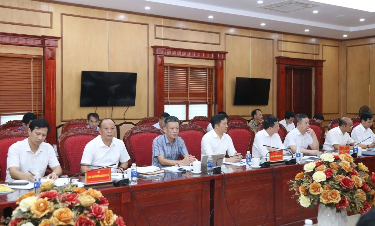 Chủ tịch UBND tỉnh Nguyễn Hoài Anh kiểm tra việc thực hiện chính quyền địa phương 2 cấp tại các xã, phường