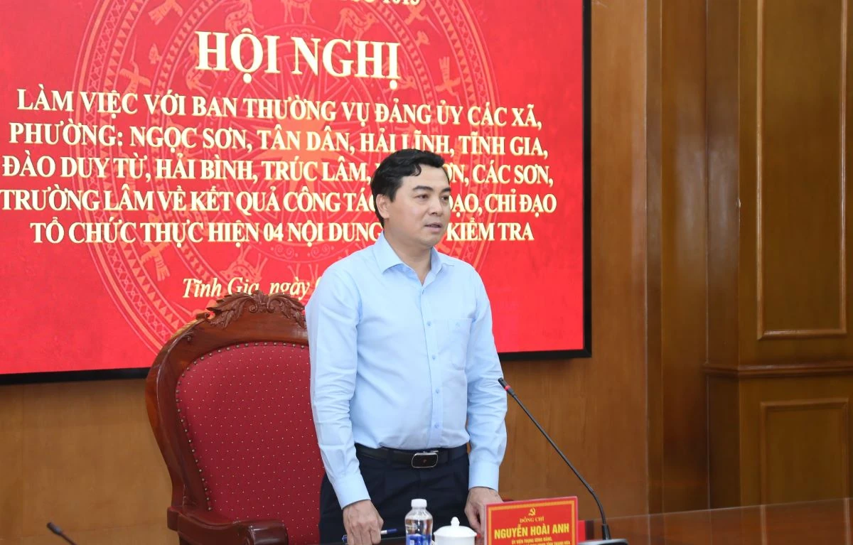 Chủ tịch UBND tỉnh Nguyễn Hoài Anh kiểm tra việc thực hiện chính quyền địa phương 2 cấp tại các xã, phường