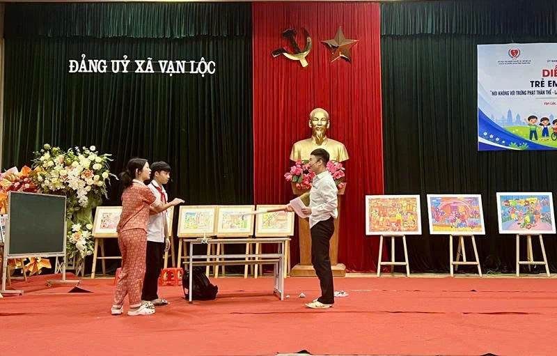 Lắng nghe trẻ em bằng hành động