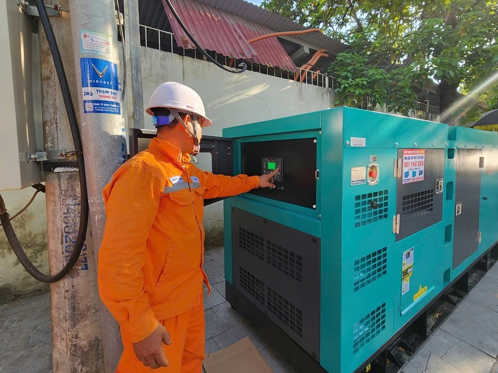 Cán bộ, nhân viên ngành điện đồng hành cùng các sĩ tử