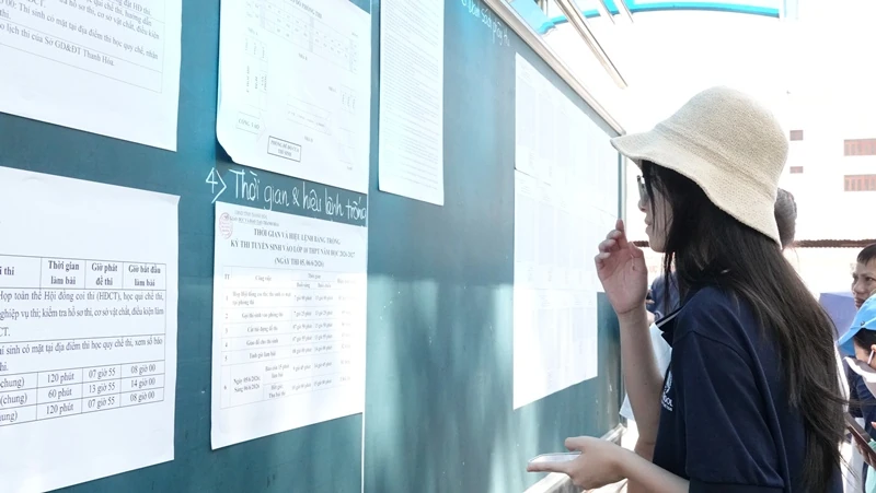 Thanh Hóa: Thí sinh làm thủ tục dự thi vào lớp 10 công lập đông nhất từ trước đến nay