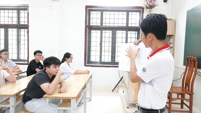 Thanh Hóa: Thí sinh làm thủ tục dự thi vào lớp 10 công lập đông nhất từ trước đến nay