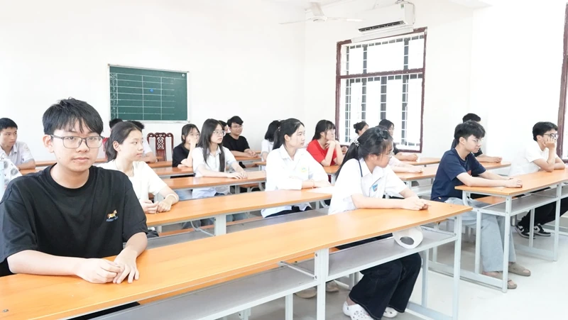 Thanh Hóa: Thí sinh làm thủ tục dự thi vào lớp 10 công lập đông nhất từ trước đến nay