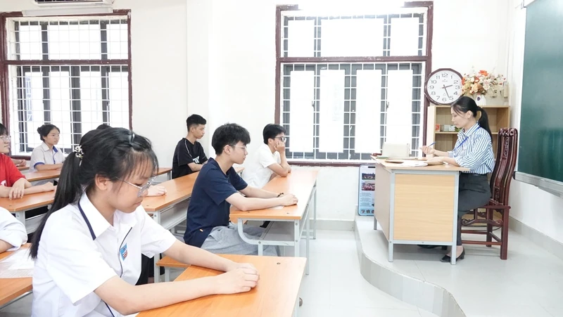 Thanh Hóa: Thí sinh làm thủ tục dự thi vào lớp 10 công lập đông nhất từ trước đến nay