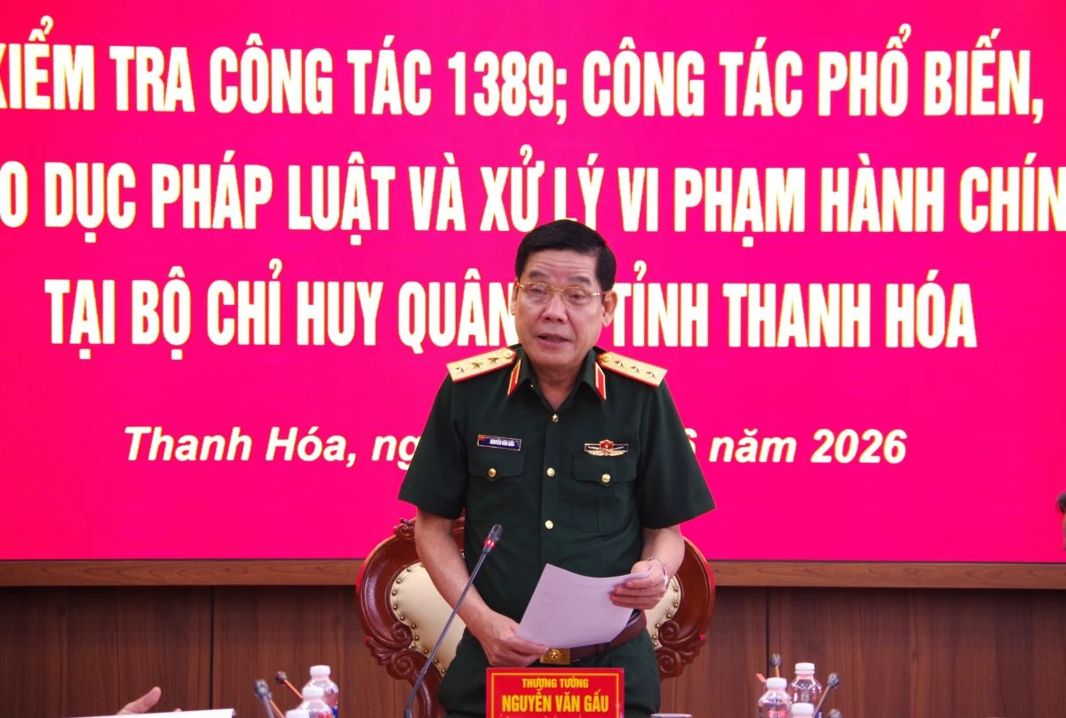 Thượng tướng Nguyễn Văn Gấu làm việc tại Bộ CHQS tỉnh Thanh Hóa
