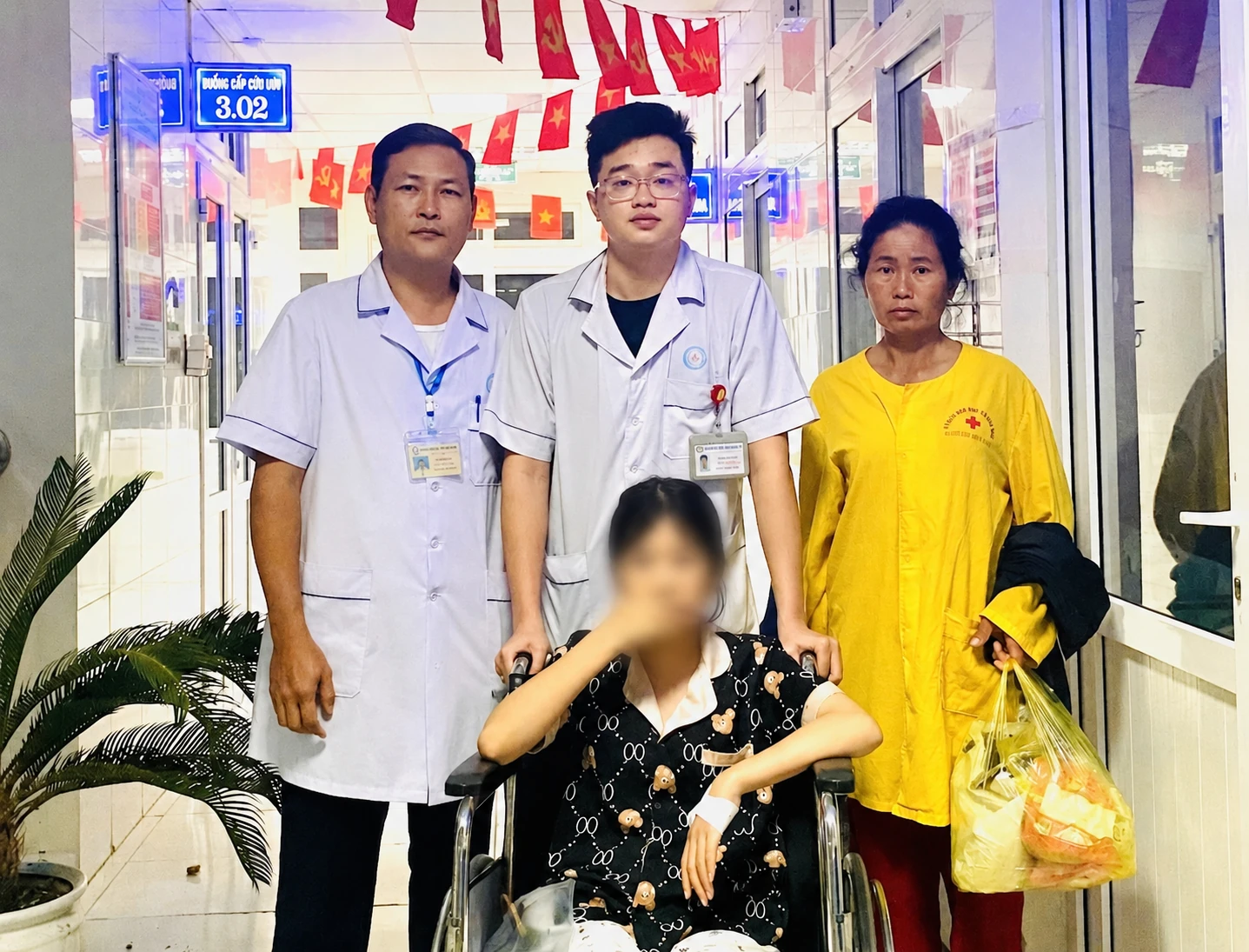 Bệnh viện Nhi Thanh Hóa hỗ trợ bệnh nhân dự thi vào lớp 10 ngay sau phẫu thuật