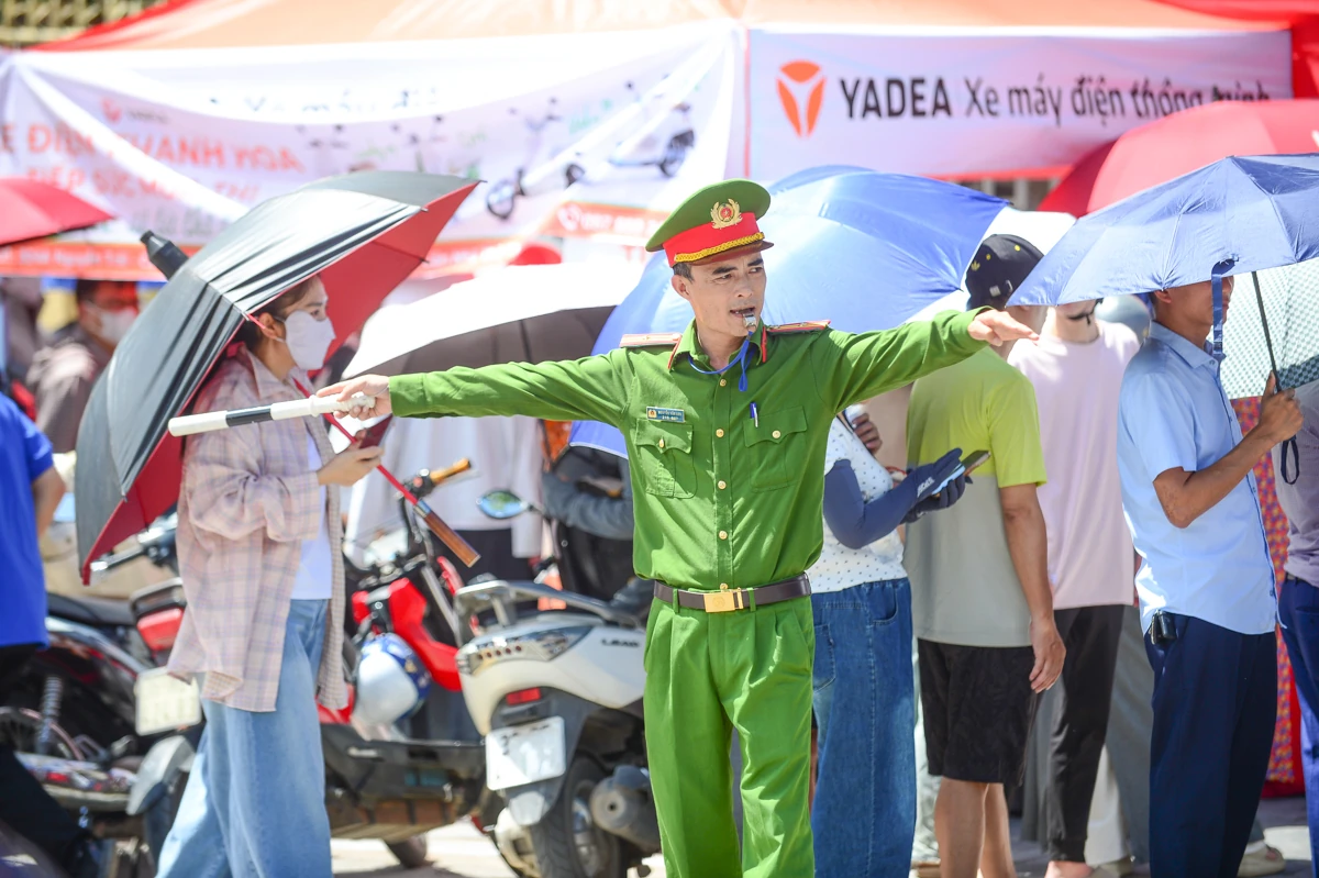 Hoàn thành môn Toán, thí sinh khép lại kỳ thi vào lớp 10 với tâm thế phấn khởi