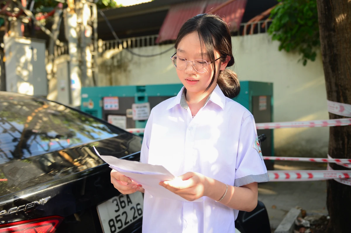 Hơn 1.300 thí sinh hoàn thành kỳ thi vào Trường THPT Chuyên Lam Sơn