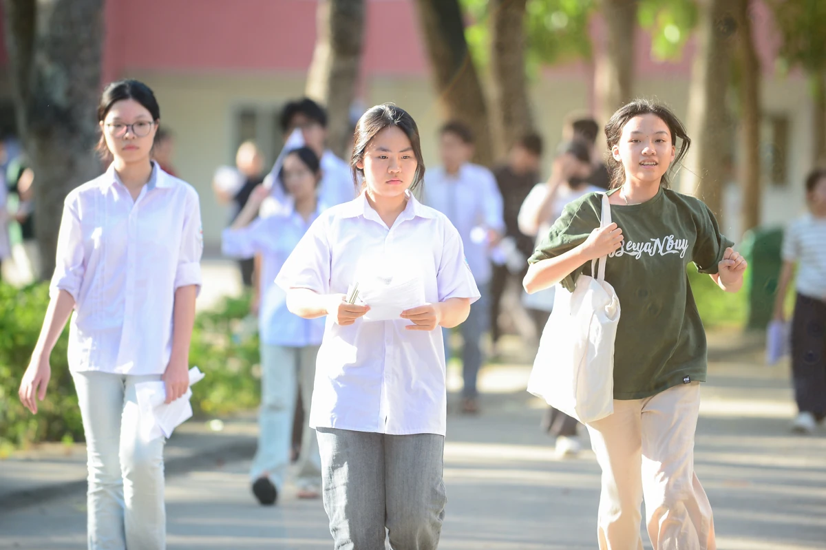Hơn 1.300 thí sinh hoàn thành kỳ thi vào Trường THPT Chuyên Lam Sơn
