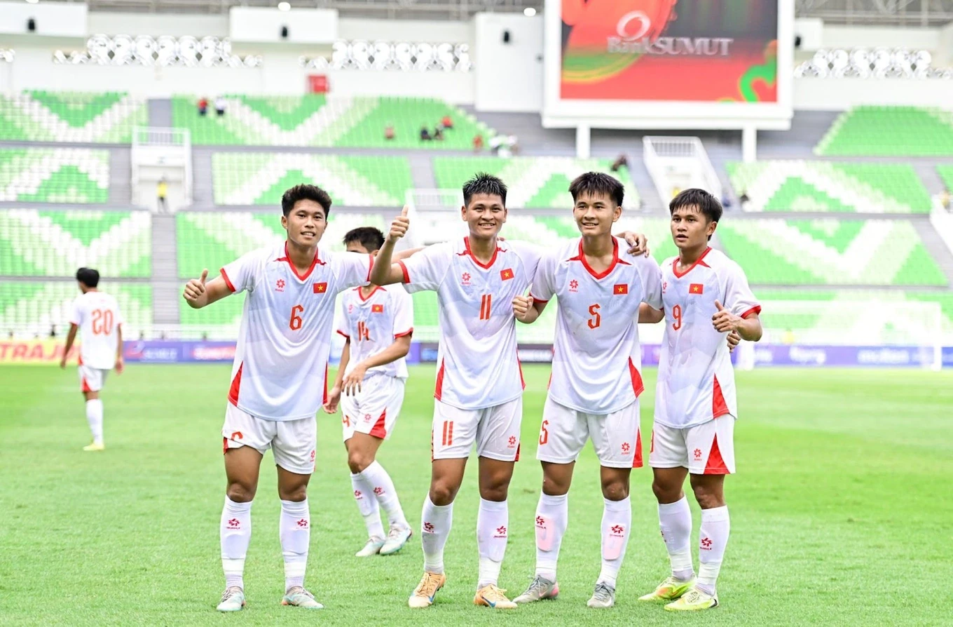 CĐV Thái Lan có nguy cơ không được xem World Cup; Tuyển Anh thắng nhọc New Zealand