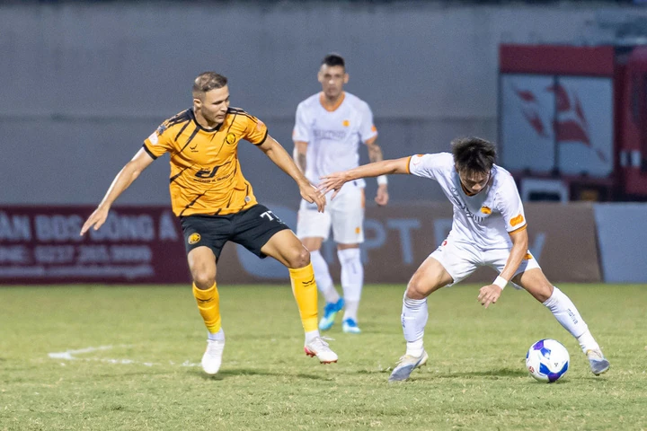 CLB Thanh Hóa tổn thất nhân sự nghiêm trọng trước vòng cuối V.League; Cựu thủ quân Uruguay: “Họ sẽ giúp Ronaldo vô địch như đã làm với Messi”