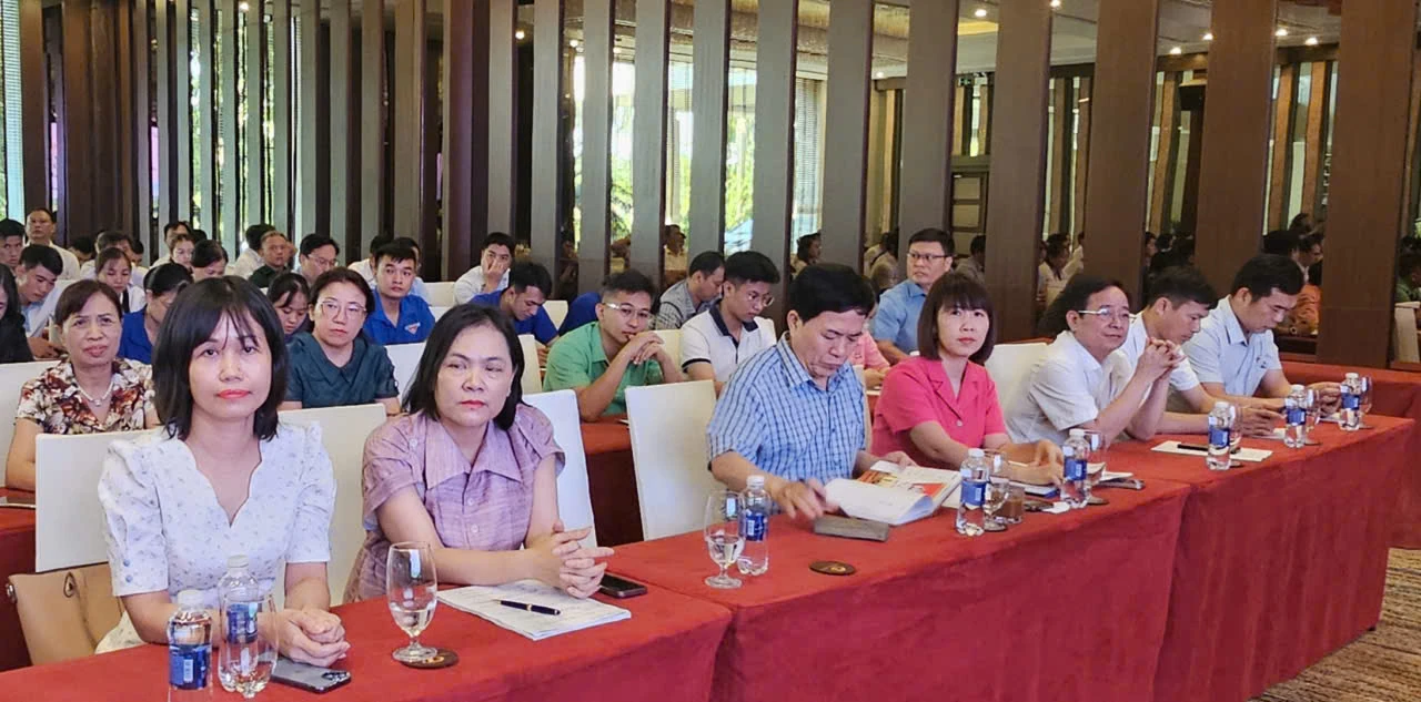 Khai giảng lớp tập huấn về bảo vệ môi trường
