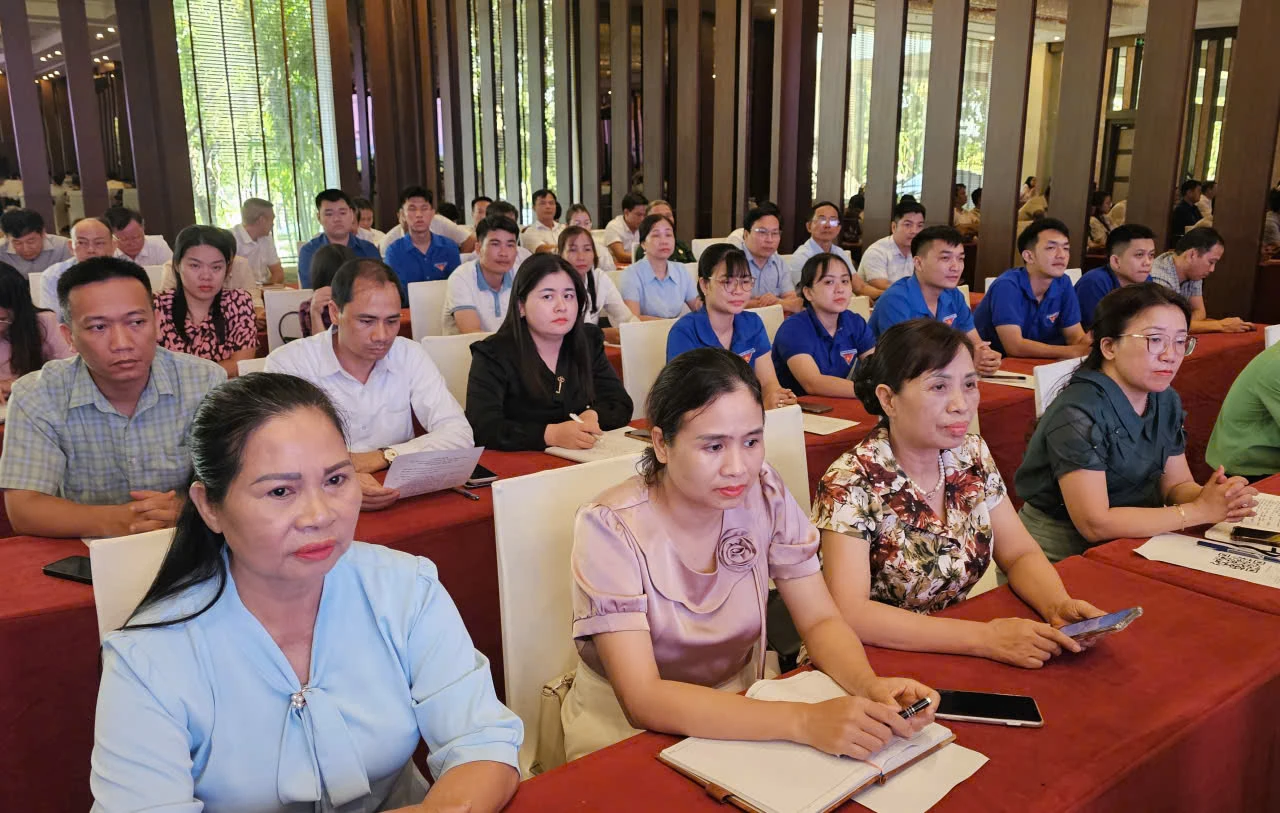 Khai giảng lớp tập huấn về bảo vệ môi trường