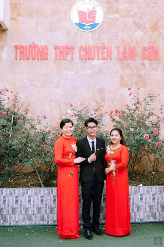 Hành trình vượt khó của chàng trai mồ côi: Từ chuyên Lam Sơn đến sinh viên xuất sắc Đại học Bách khoa Hà Nội